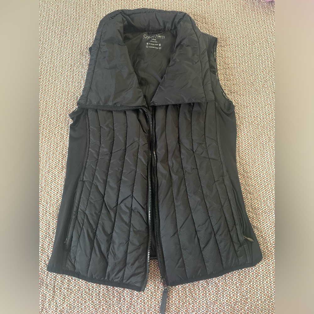 Calvin Klein Performance puffy lightweight vest with two zip pockets